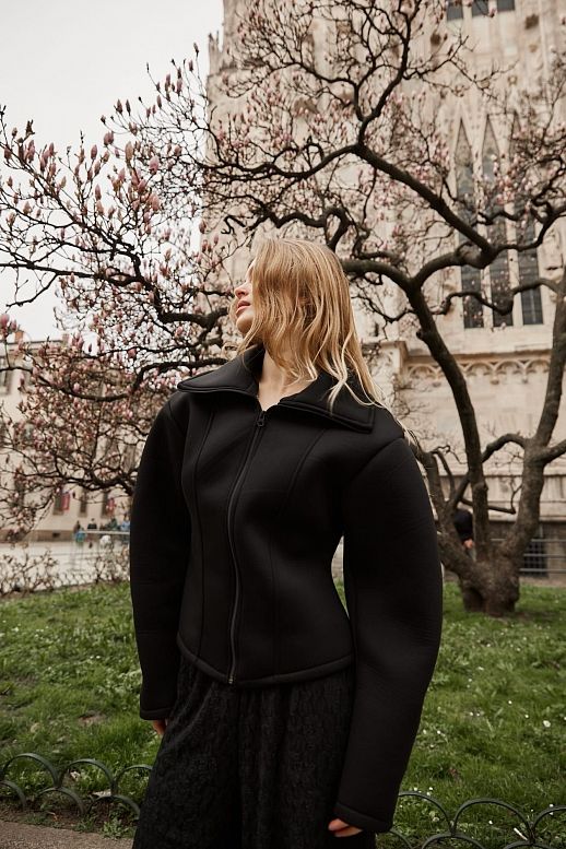 Бомбер з силуетними рукавами чорний