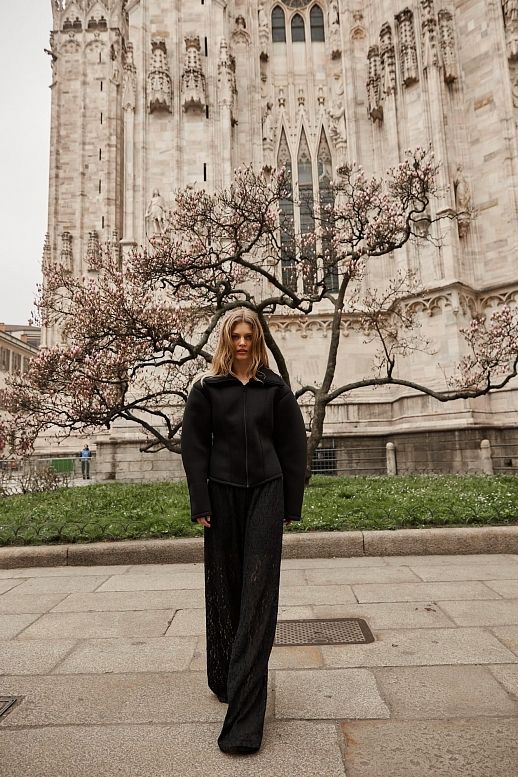 Бомбер з силуетними рукавами чорний