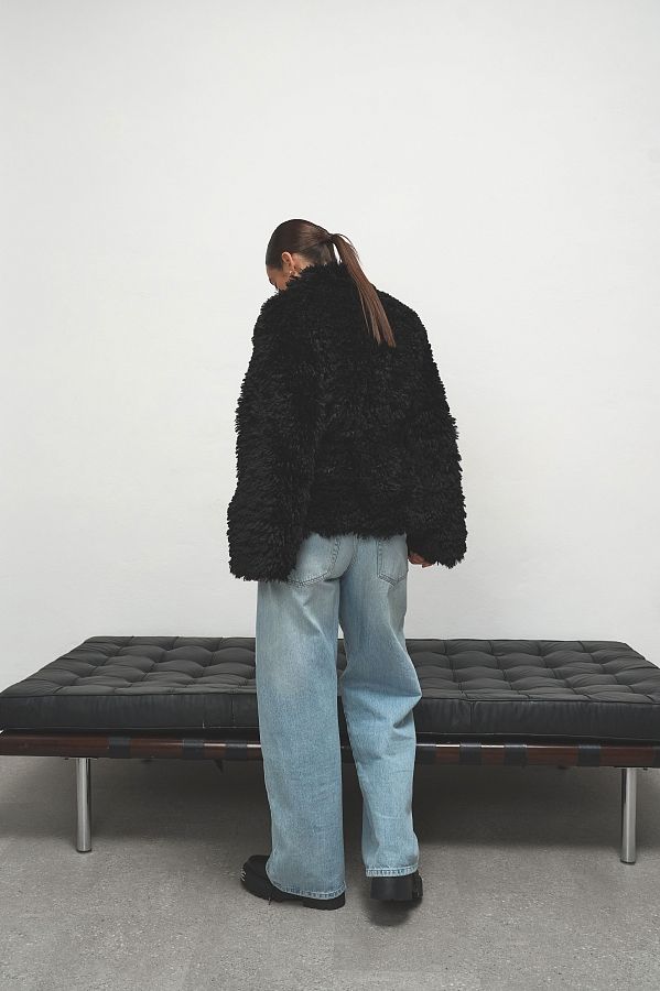 Шубка вкорочена чорна 19422/3 № 3