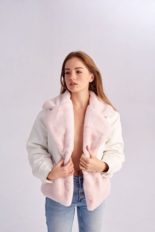 Джинсовая куртка c розовым мехом