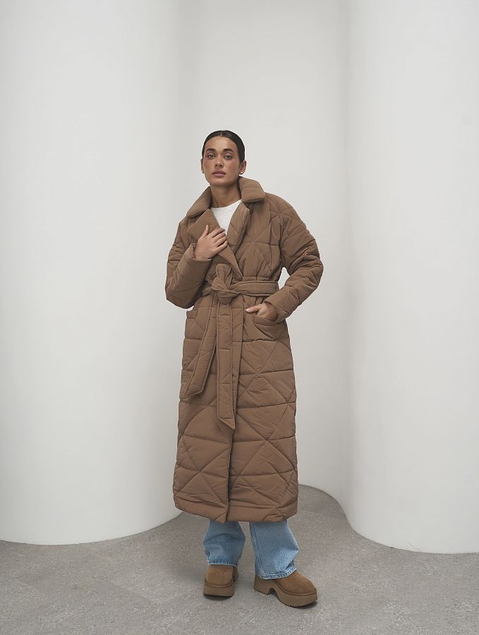 Куртка стьобана довга з поясом візерунок трикутник кавовий МБПЩ001/15 #RU# Куртка стеганная длинная с поясом узор треугольник темно-коричневый МБПЩ001/15 № 1