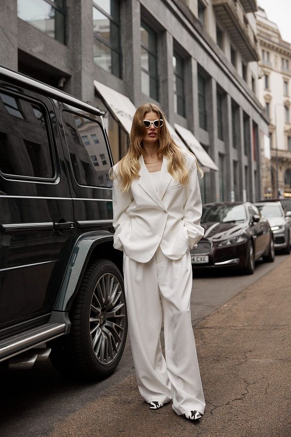 Костюм вільного крою із зав’язками на піджаку молочний URBAN-S/01 #RU# Костюм свободного кроя с завязками на пиджаке молочный URBAN-S/01 № 7