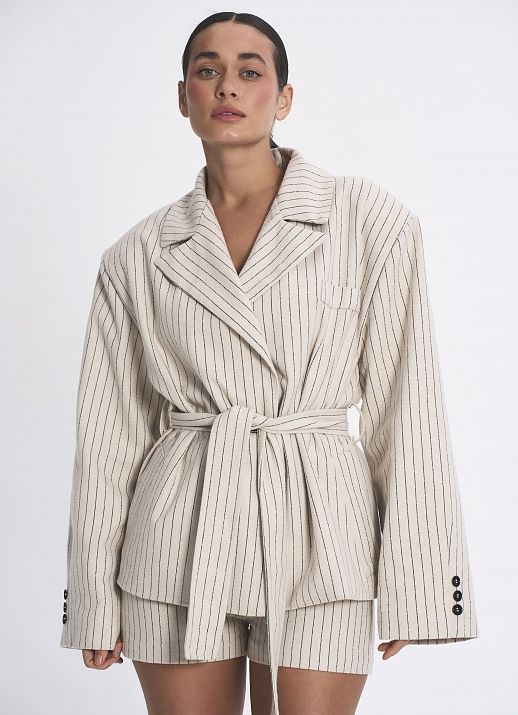 Костюм у смужку піджак та шорти молочний