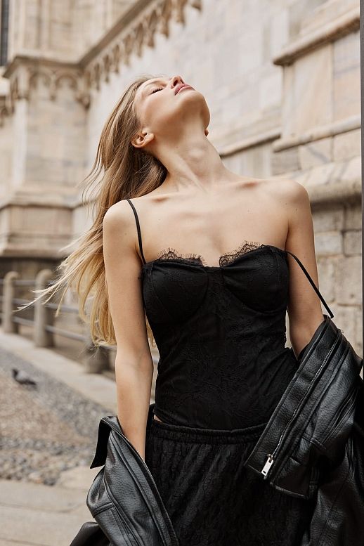 Боді мереживне на тонких бретелях чорне