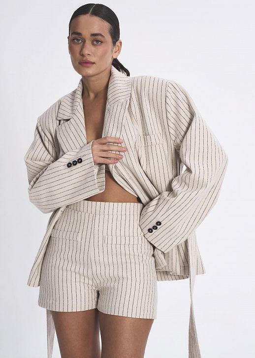 Костюм у смужку піджак та шорти молочний