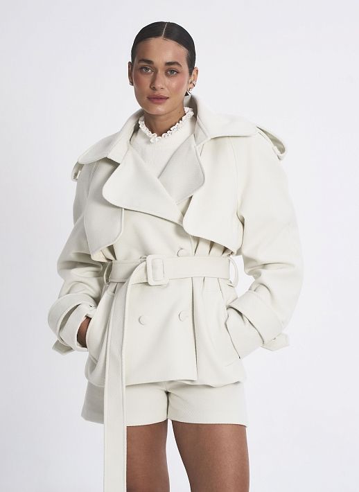 Піджак під пояс молочний