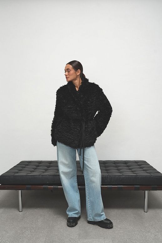 Шубка вкорочена чорна