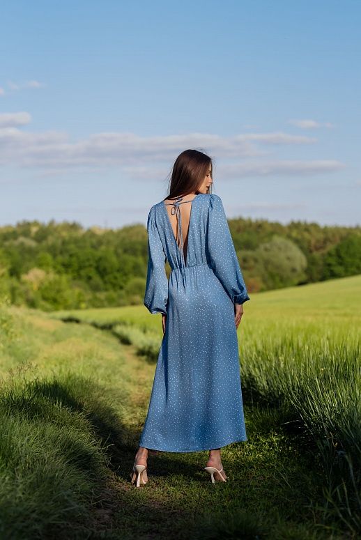 Платье макси с открытой спиной голубое в горох