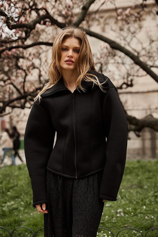 Бомбер з силуетними рукавами чорний URBAN/B-01 #RU# Бомбер с черными силуэтными рукавами URBAN/B-01 № 1