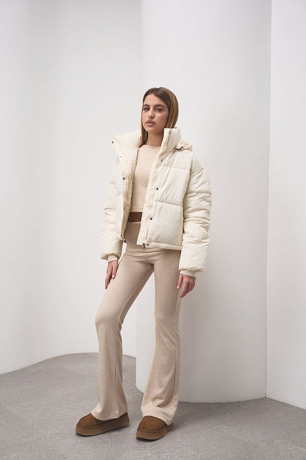 Пуховик короткий з капюшоном на замку молочний KUKZK #RU# Пуховик короткий с капюшоном на замку молочный  KUKZK № 1