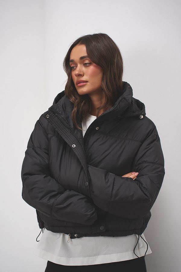 Пуховик короткий з капюшоном на замку чорний KUKZK #RU# Пуховик короткий с капюшоном на замке черный KUKZK № 3