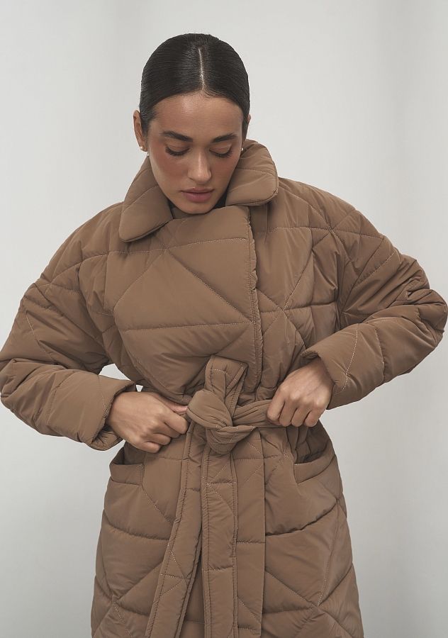 Куртка стьобана довга з поясом візерунок трикутник кавовий МБПЩ001/15 #RU# Куртка стеганная длинная с поясом узор треугольник темно-коричневый МБПЩ001/15 № 3