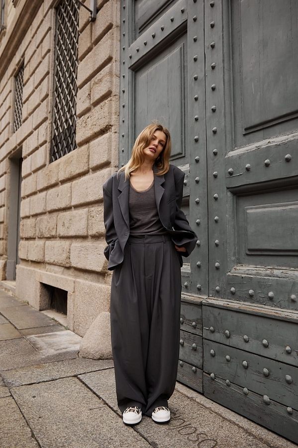 Костюм вільного крою із зав’язками на піджаку сірий URBAN-S/02 #RU# Костюм свободного кроя с завязками на сером пиджаке URBAN-S/02 № 7