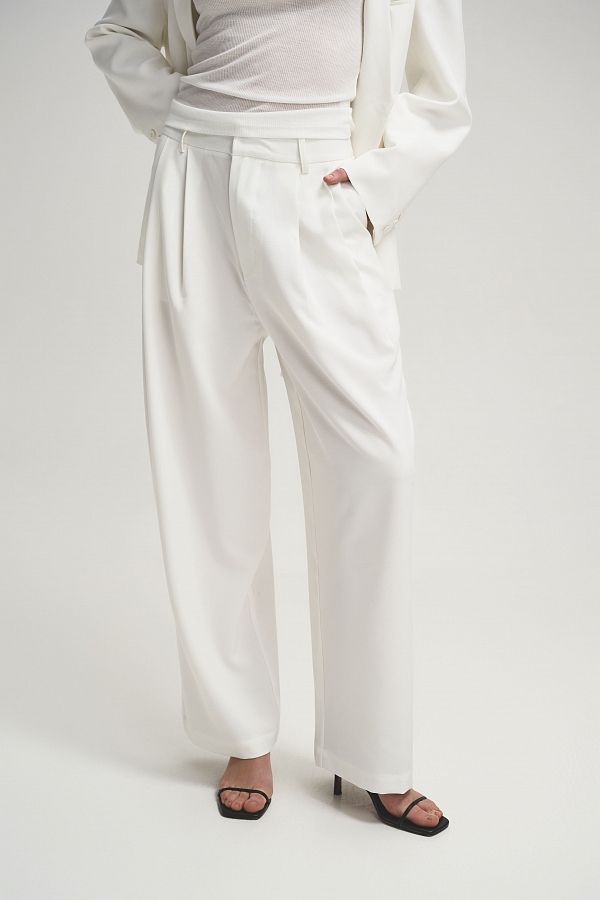 Костюм вільного крою із зав’язками на піджаку молочний URBAN-S/01 #RU# Костюм свободного кроя с завязками на пиджаке молочный URBAN-S/01 № 7