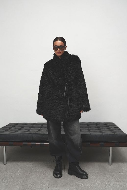 Шубка подовжена чорна 24