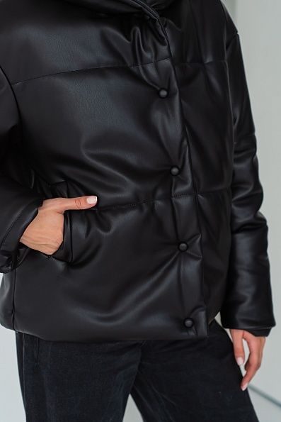 Куртка из эко кожи с капюшоном черная К0421
