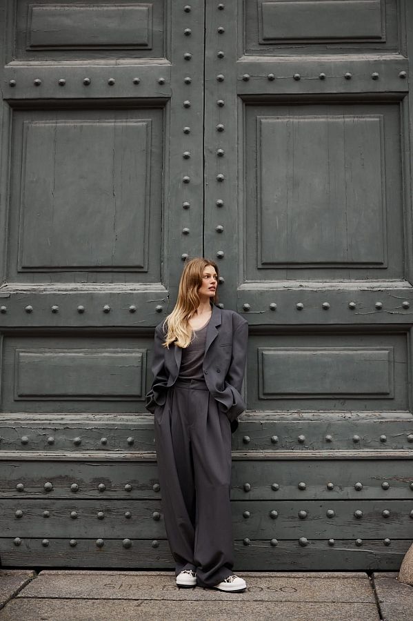 Костюм вільного крою із зав’язками на піджаку сірий URBAN-S/02 #RU# Костюм свободного кроя с завязками на сером пиджаке URBAN-S/02 № 9