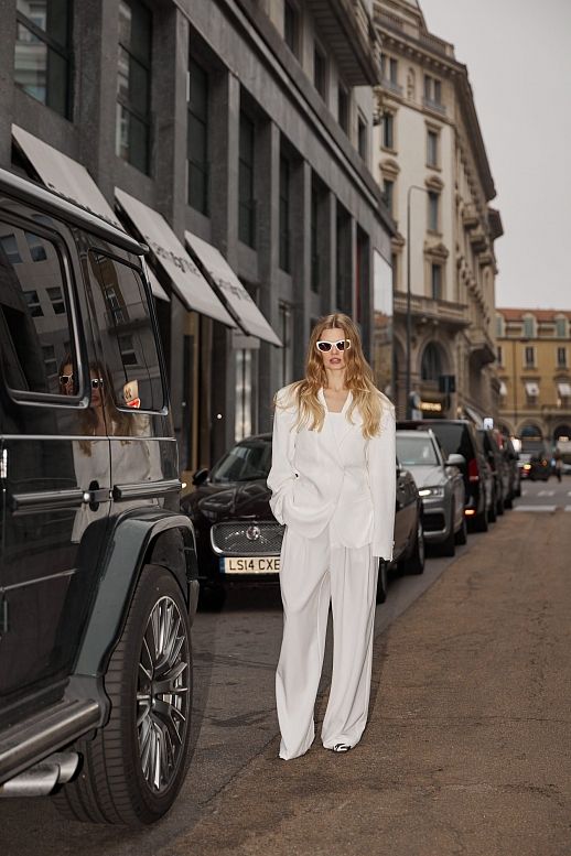 Костюм вільного крою із зав’язками на піджаку молочний - №2